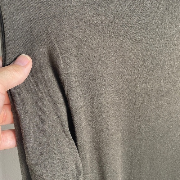 Aritzia Babaton Women's Dark Olive Green 1/2 Sleeve 1/4 Side Slit T-Shirt Medium - Picture 13 of 14